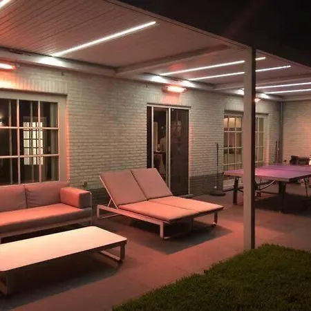 Casiola - Fabulous House For 8 People With Sunny Garden 펜션 크노케-하이스트