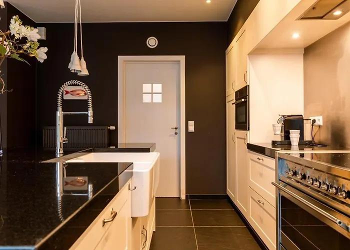 Huswell - Fabulous House For 8 People With Sunny Garden