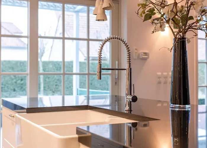 Huswell - Fabulous House For 8 People With Sunny Garden *