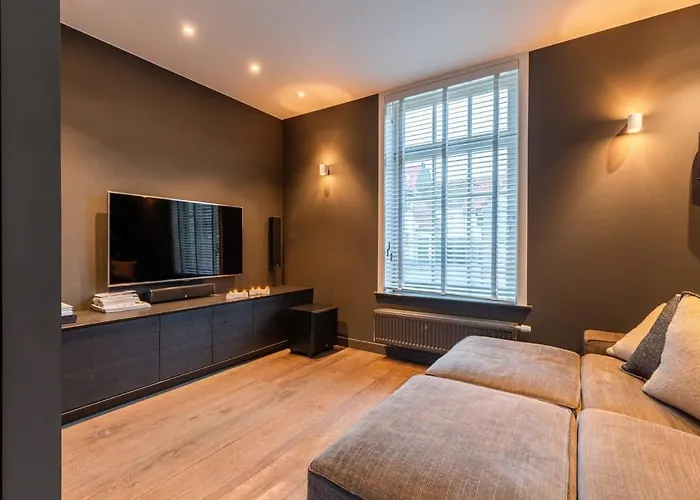 Huswell - Fabulous House For 8 People With Sunny Garden Semesterbostad