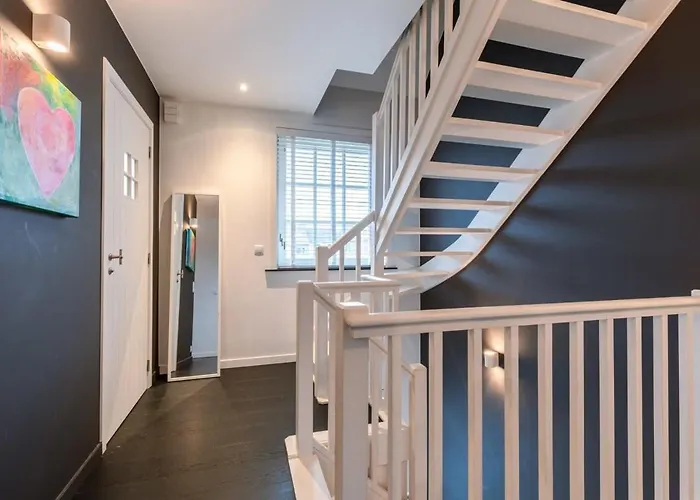 Huswell - Fabulous House For 8 People With Sunny Garden