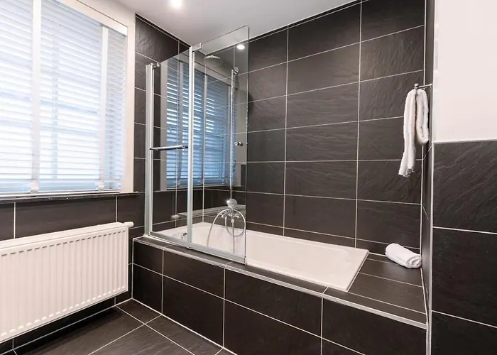 Huswell - Fabulous House For 8 People With Sunny Garden Semesterbostad