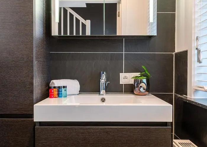 Huswell - Fabulous House For 8 People With Sunny Garden Semesterbostad *