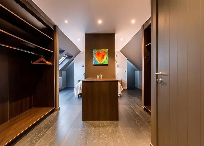 Huswell - Fabulous House For 8 People With Sunny Garden *