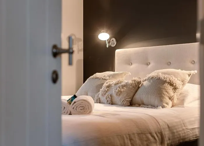 Huswell - Fabulous House For 8 People With Sunny Garden *